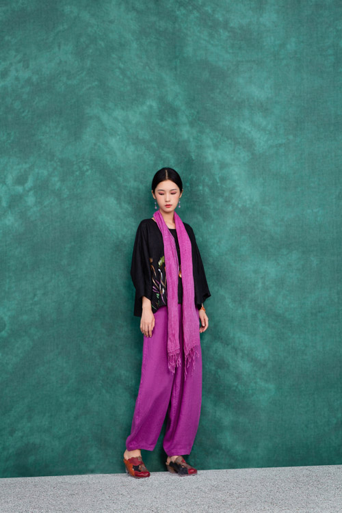 什么颜色可以彰显女性的韵味？