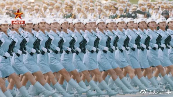 70周庆女阅兵三节棍