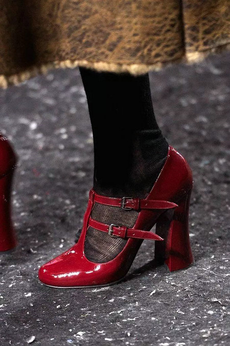 色彩趋势 忘掉牛油果绿！2019下半年这几个颜色较火！(图19)